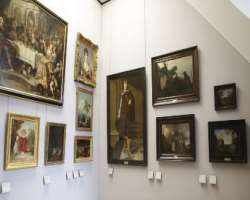 One more fun fact about the museum that it contains various paintings which was looted by the Nazis at the time of the second World War. When there wa